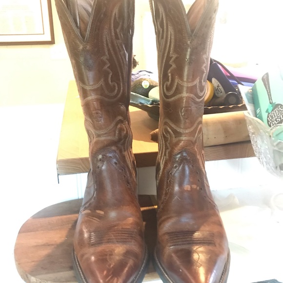 Ariat cowboy boots lightly used - Picture 2 of 4